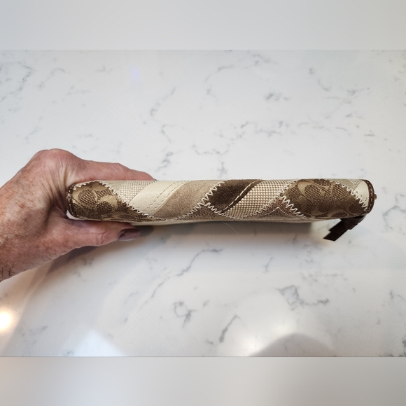 COACH Patchwork Signature C Zip Around Accordian Wallet.  EUC - Picture 3 of 14